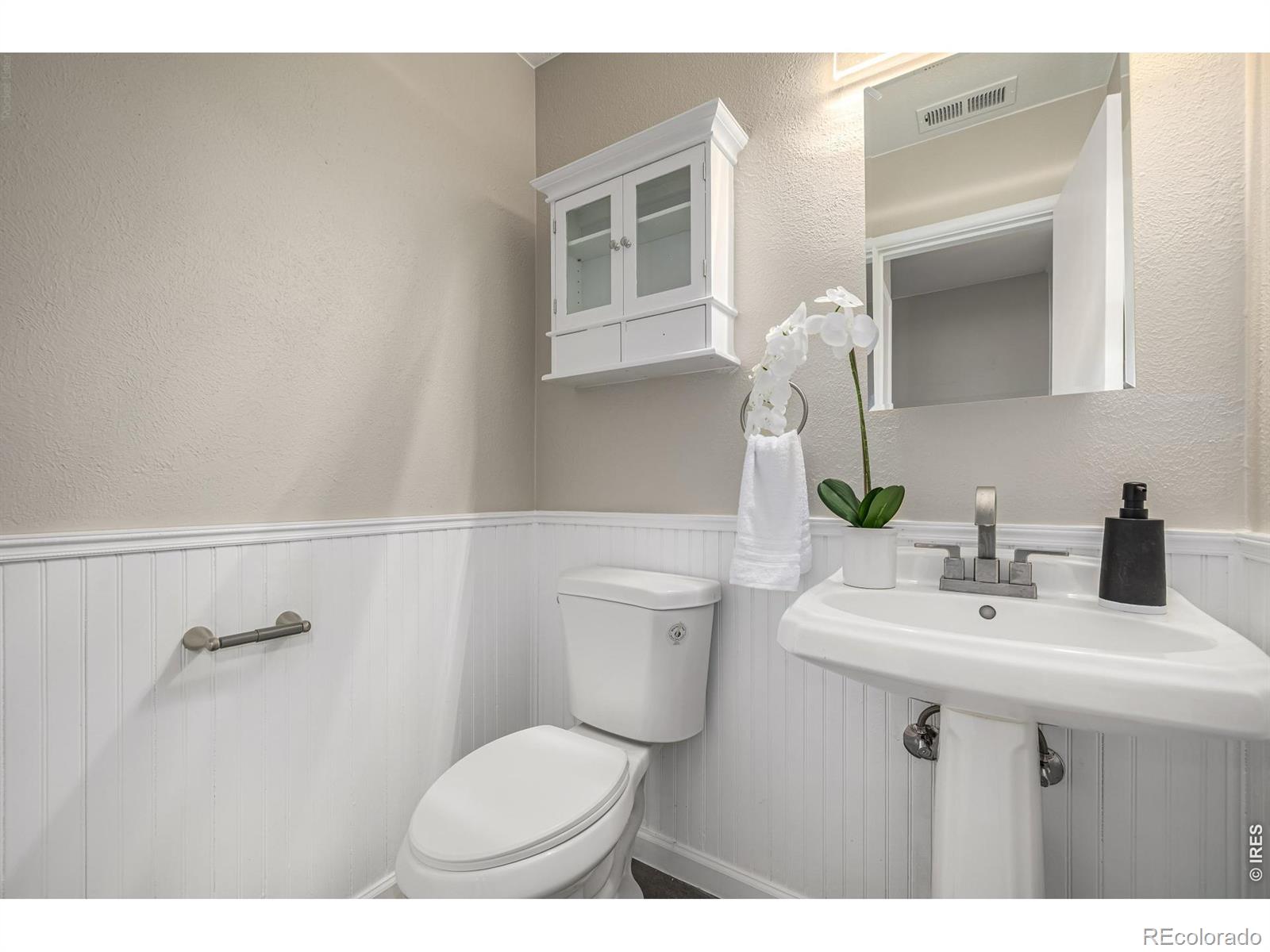 MLS Image #40 for 2540 s jasmine street,denver, Colorado
