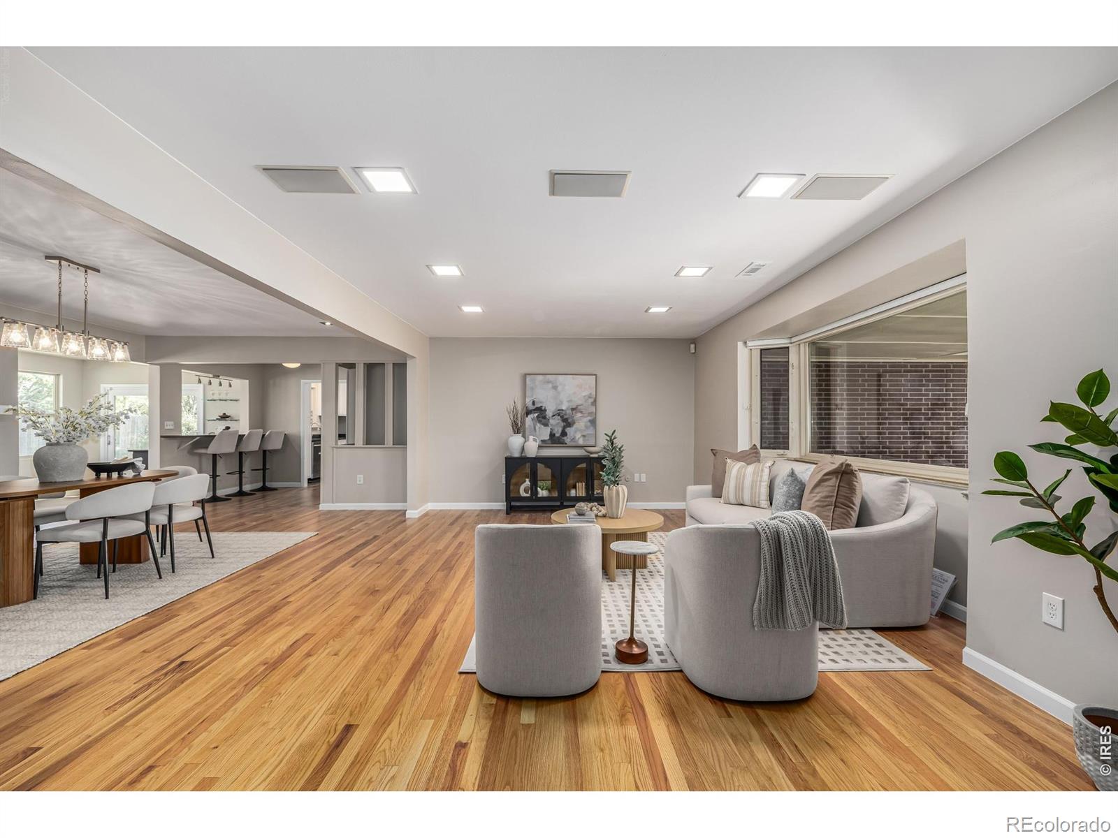 MLS Image #5 for 2540 s jasmine street,denver, Colorado