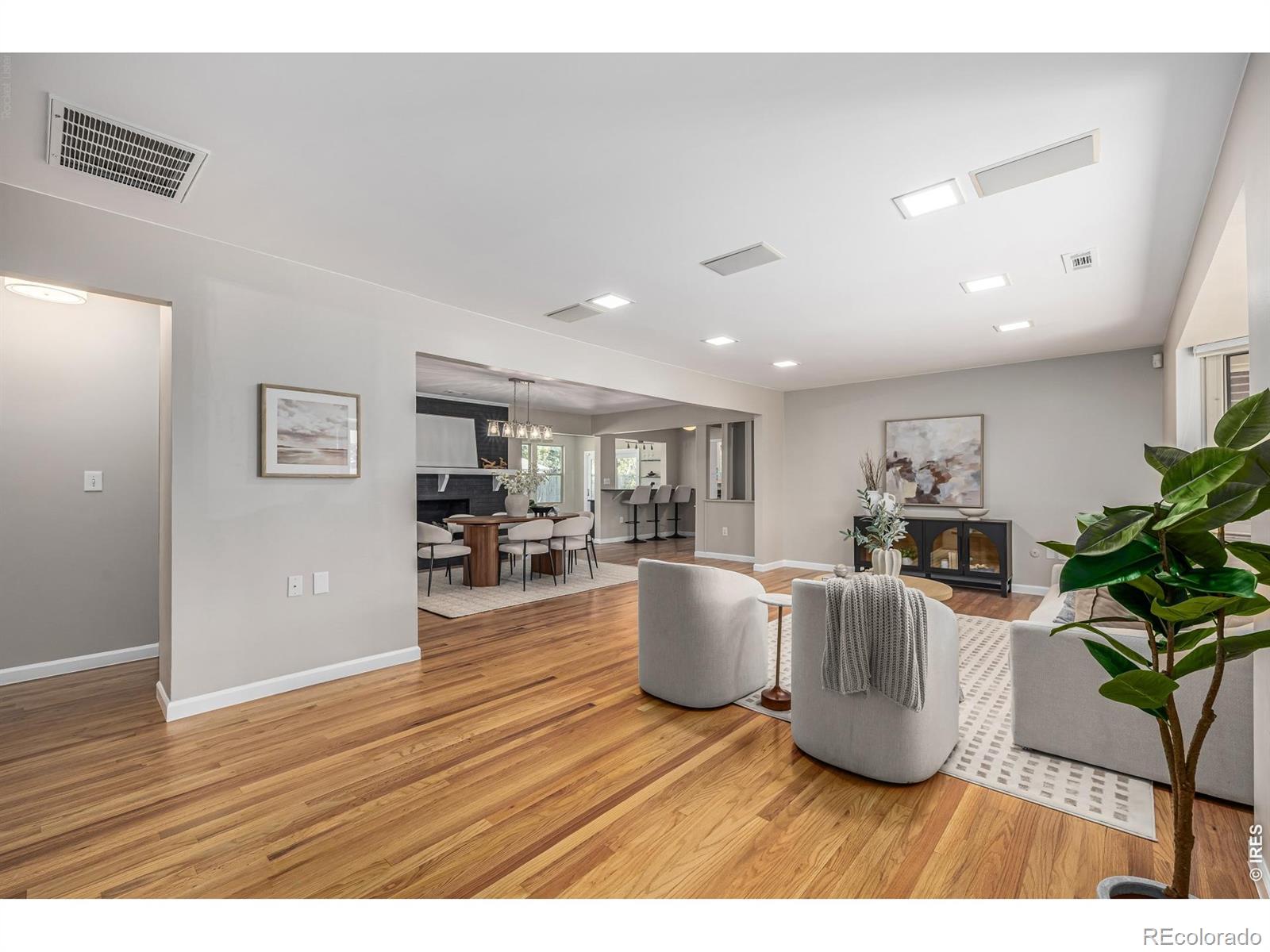 MLS Image #7 for 2540 s jasmine street,denver, Colorado