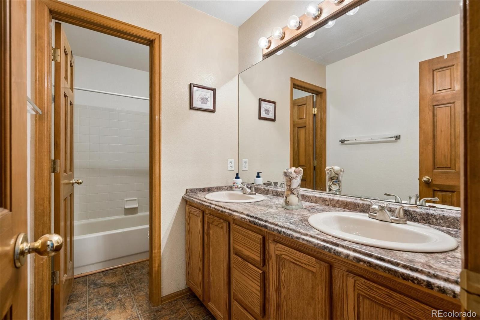 MLS Image #15 for 10017  westside circle,littleton, Colorado