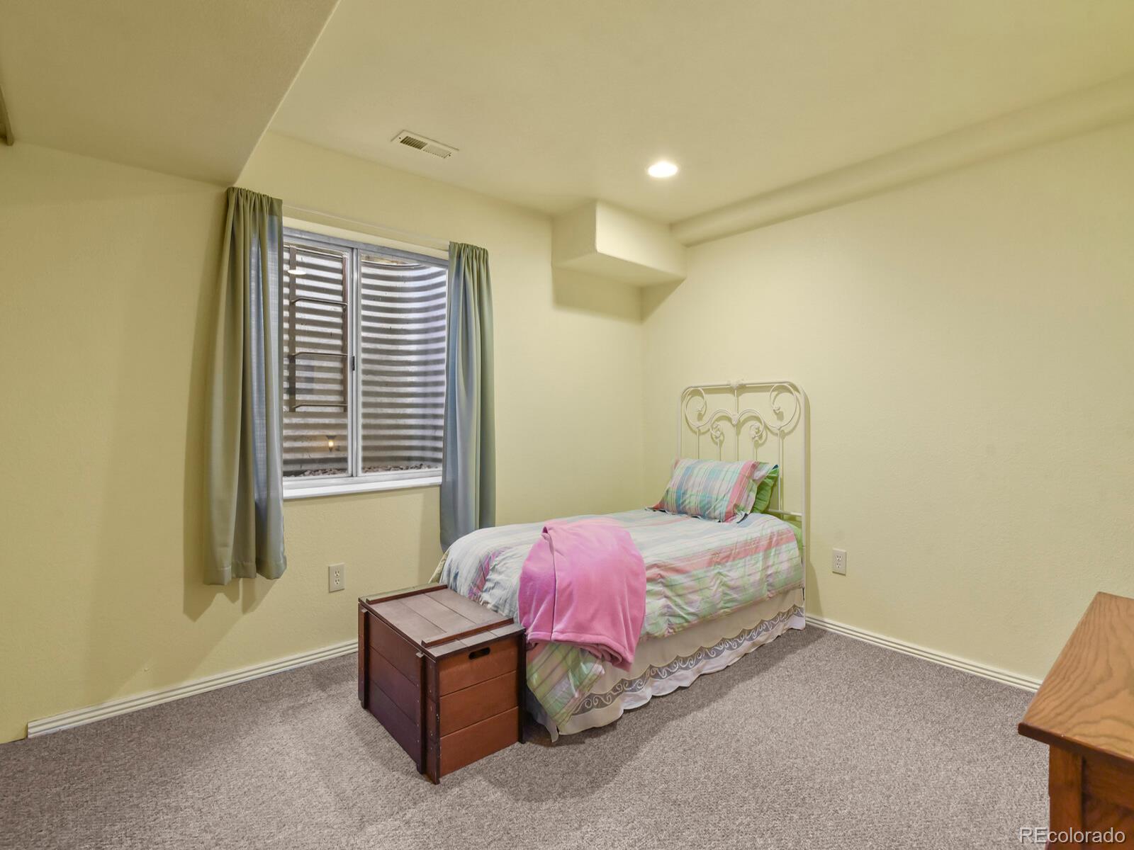 MLS Image #31 for 19408 e 40th place,denver, Colorado