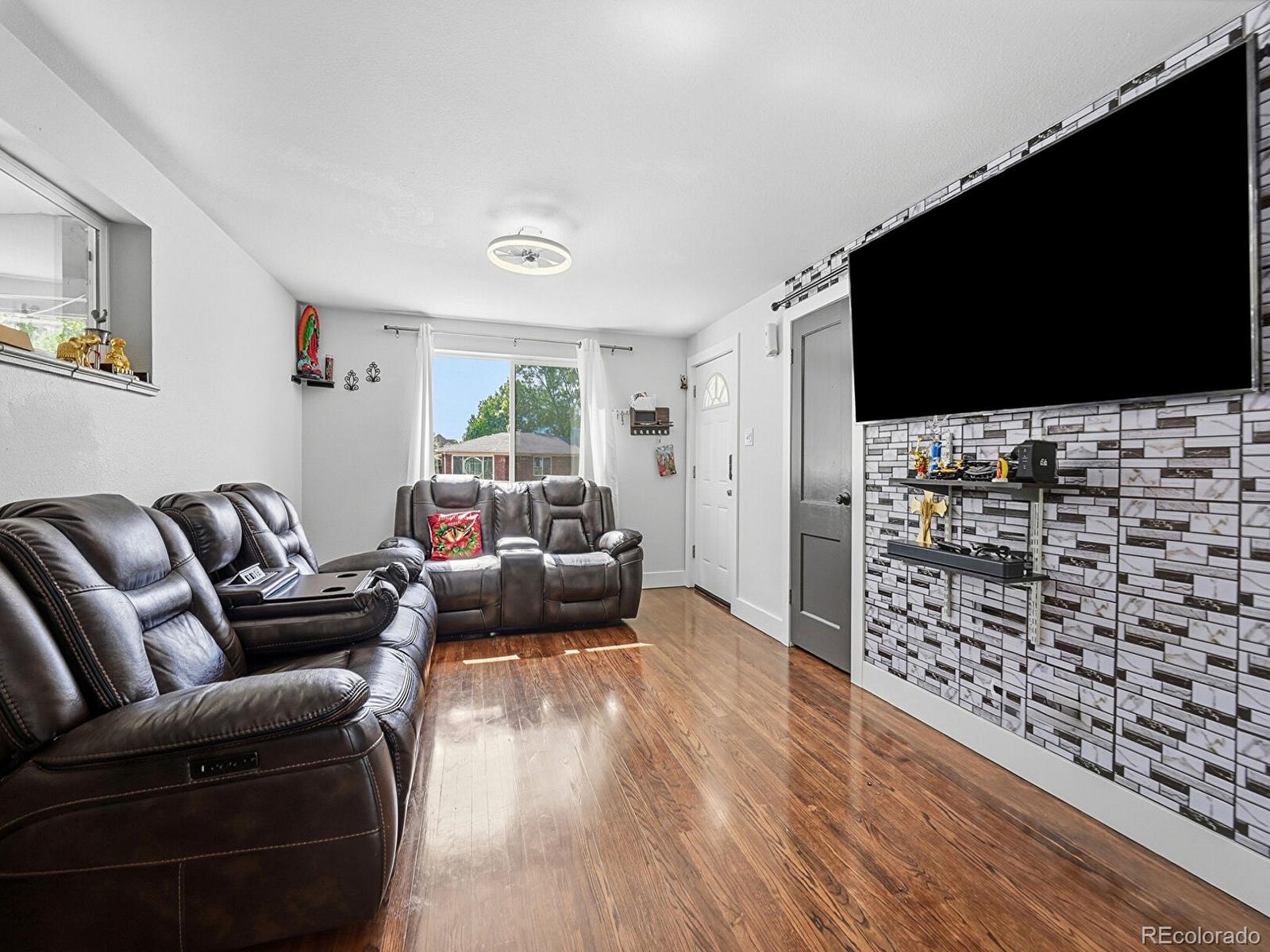 MLS Image #4 for 517  elmira street,aurora, Colorado