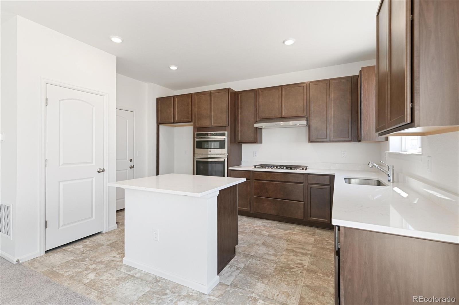 MLS Image #10 for 20474 e 57th avenue,aurora, Colorado