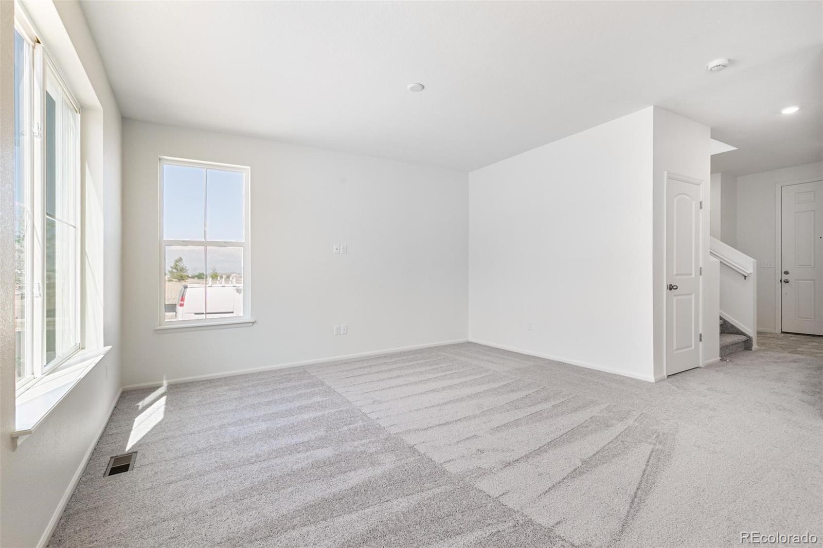 MLS Image #5 for 20474 e 57th avenue,aurora, Colorado