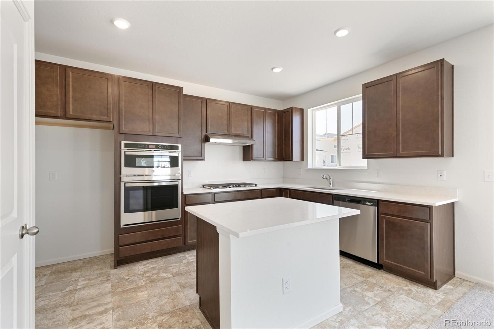MLS Image #8 for 20474 e 57th avenue,aurora, Colorado