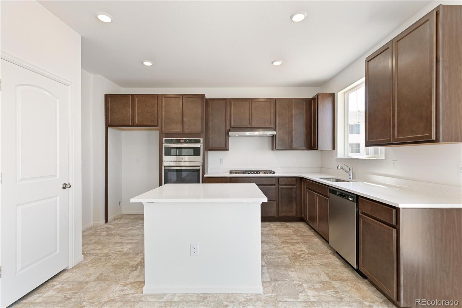 MLS Image #9 for 20474 e 57th avenue,aurora, Colorado