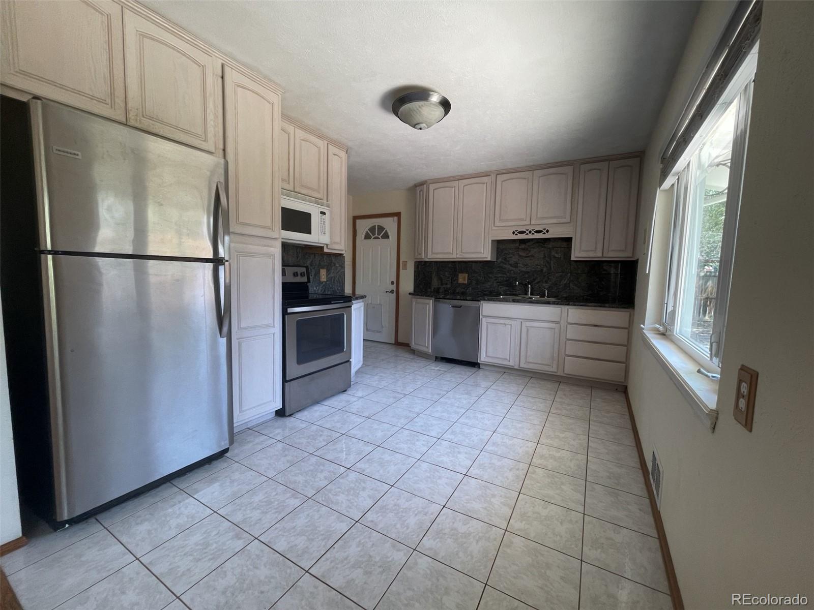 MLS Image #3 for 3100 s mabry way,denver, Colorado
