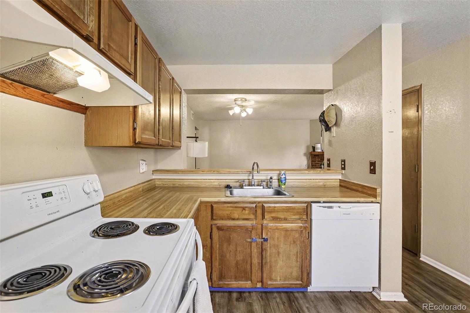 MLS Image #11 for 999 s miller street,denver, Colorado