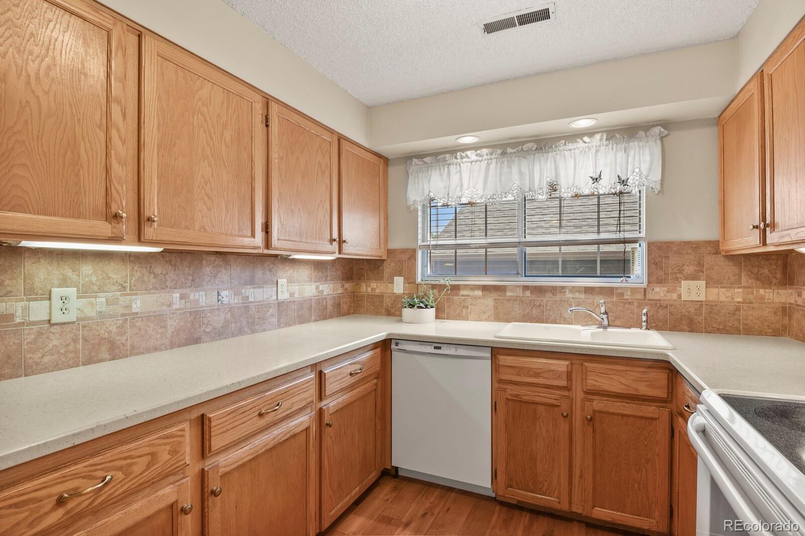 MLS Image #10 for 3471 s ammons street 12-2,denver, Colorado