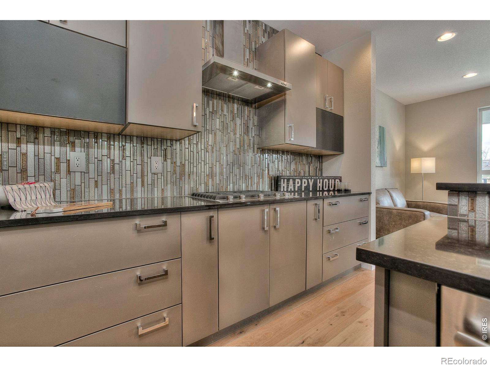 MLS Image #7 for 852 e stuart street,fort collins, Colorado