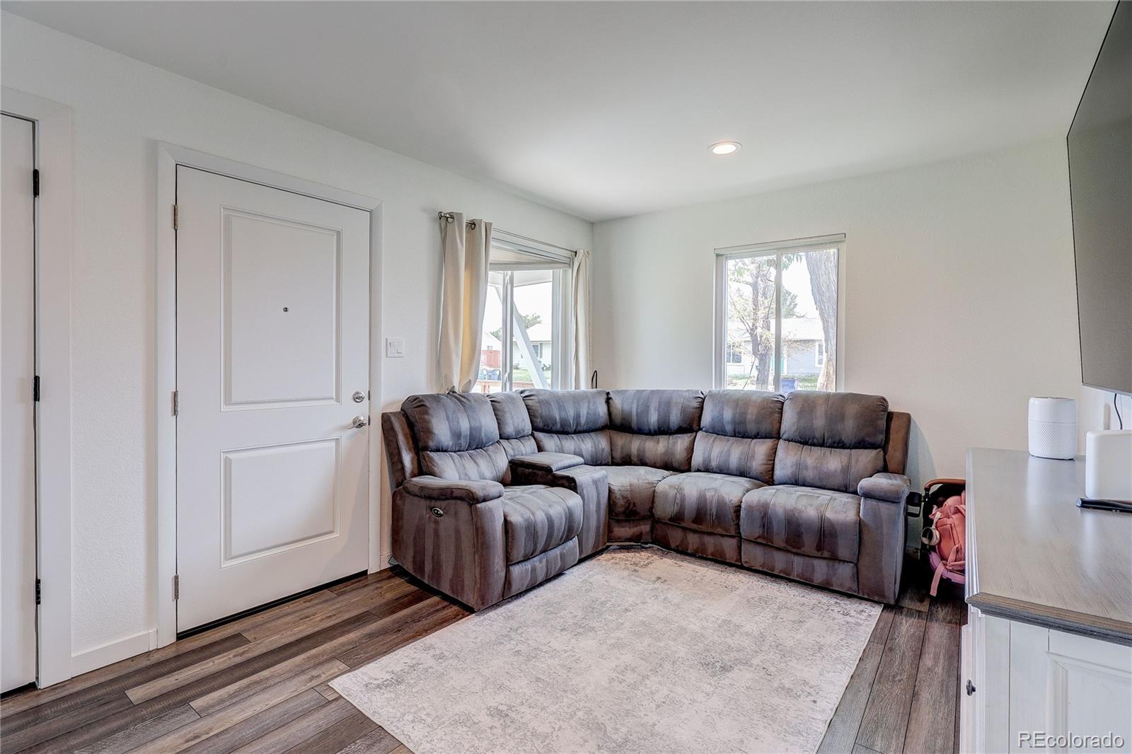 MLS Image #4 for 705  newark street,aurora, Colorado