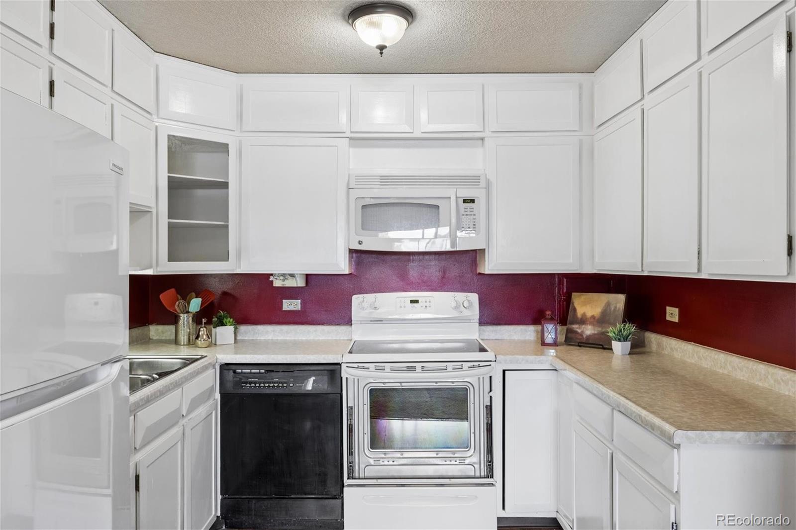 MLS Image #3 for 9150 e center avenue 4b,denver, Colorado
