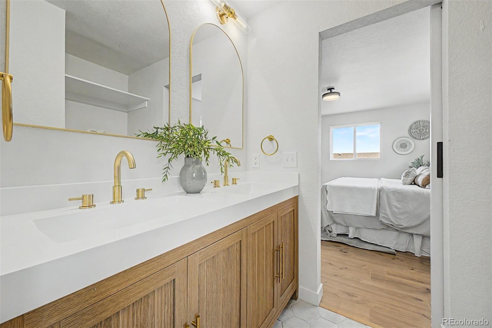 MLS Image #14 for 845 s moore street,denver, Colorado