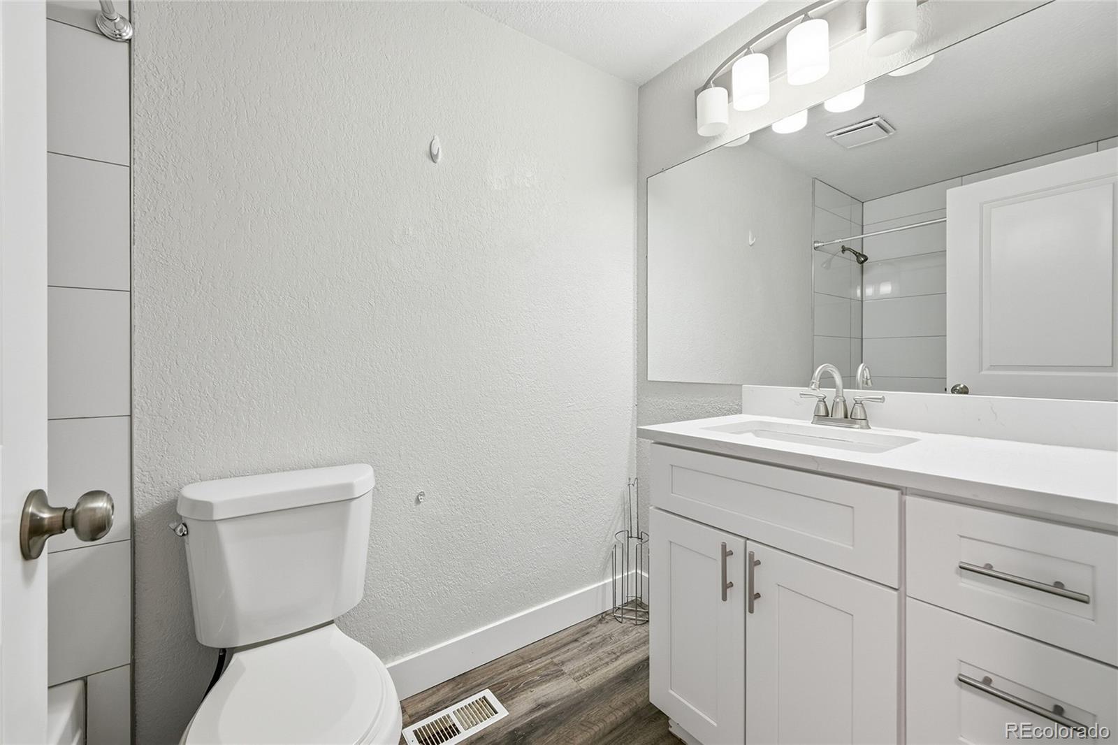 MLS Image #13 for 3368 s elkhart street,aurora, Colorado