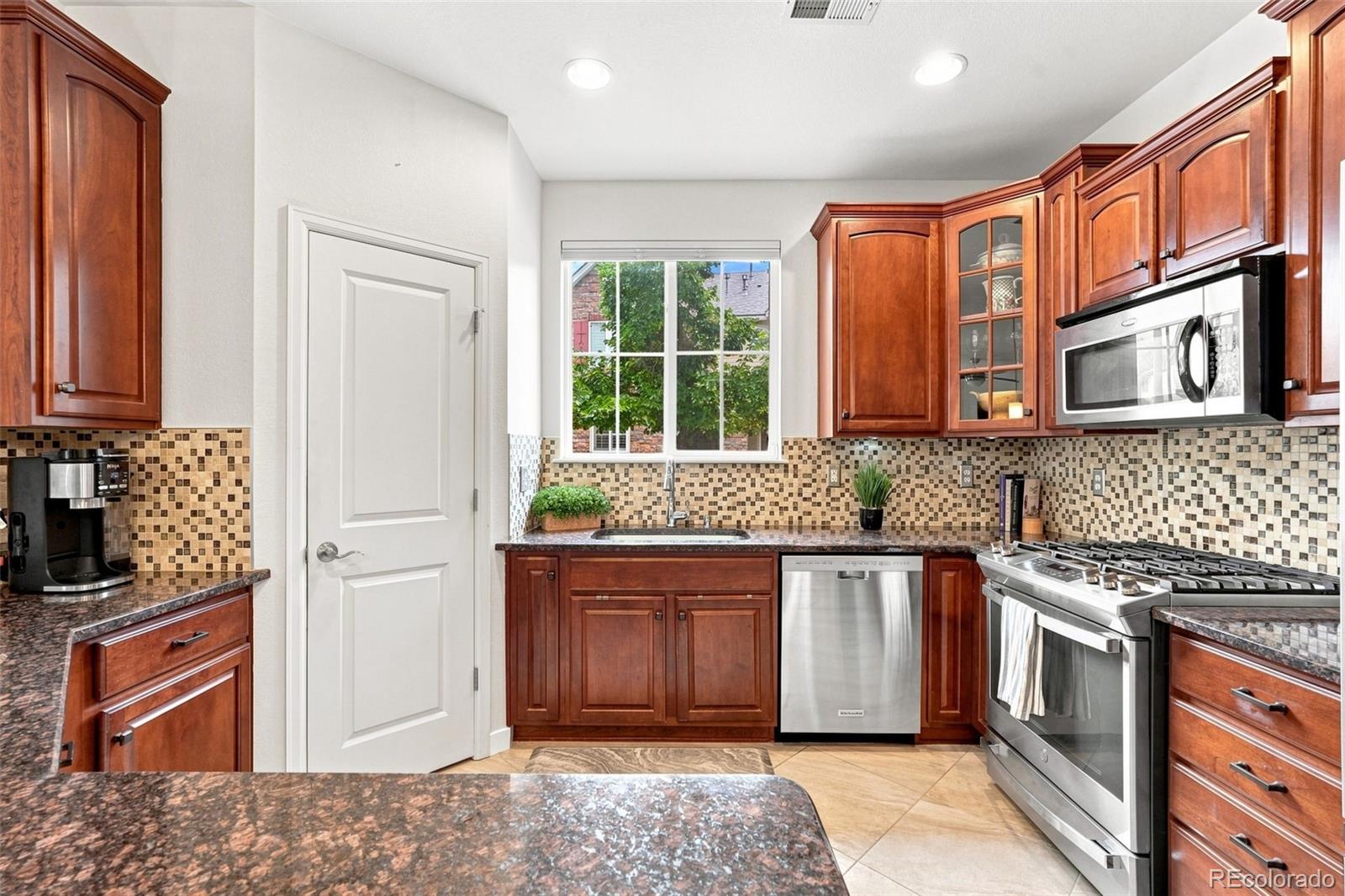 MLS Image #7 for 15346 w 66th drive,arvada, Colorado