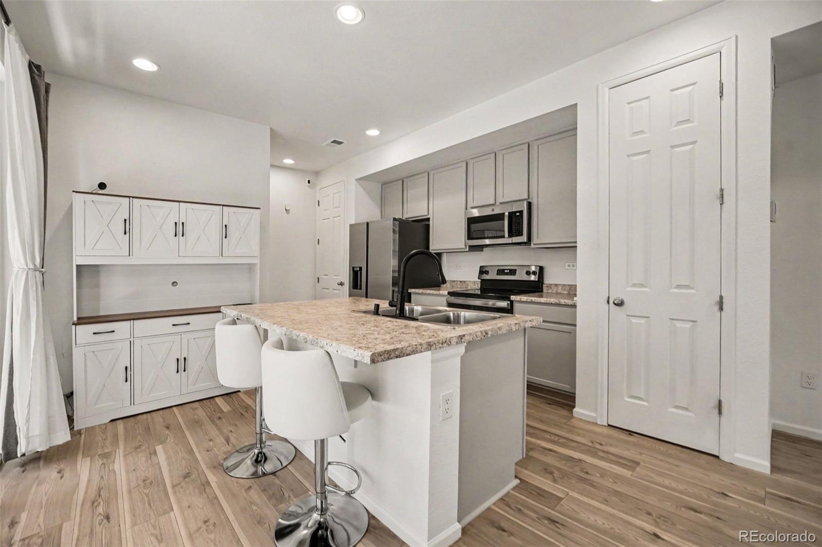 MLS Image #6 for 23527 e 5th place,aurora, Colorado