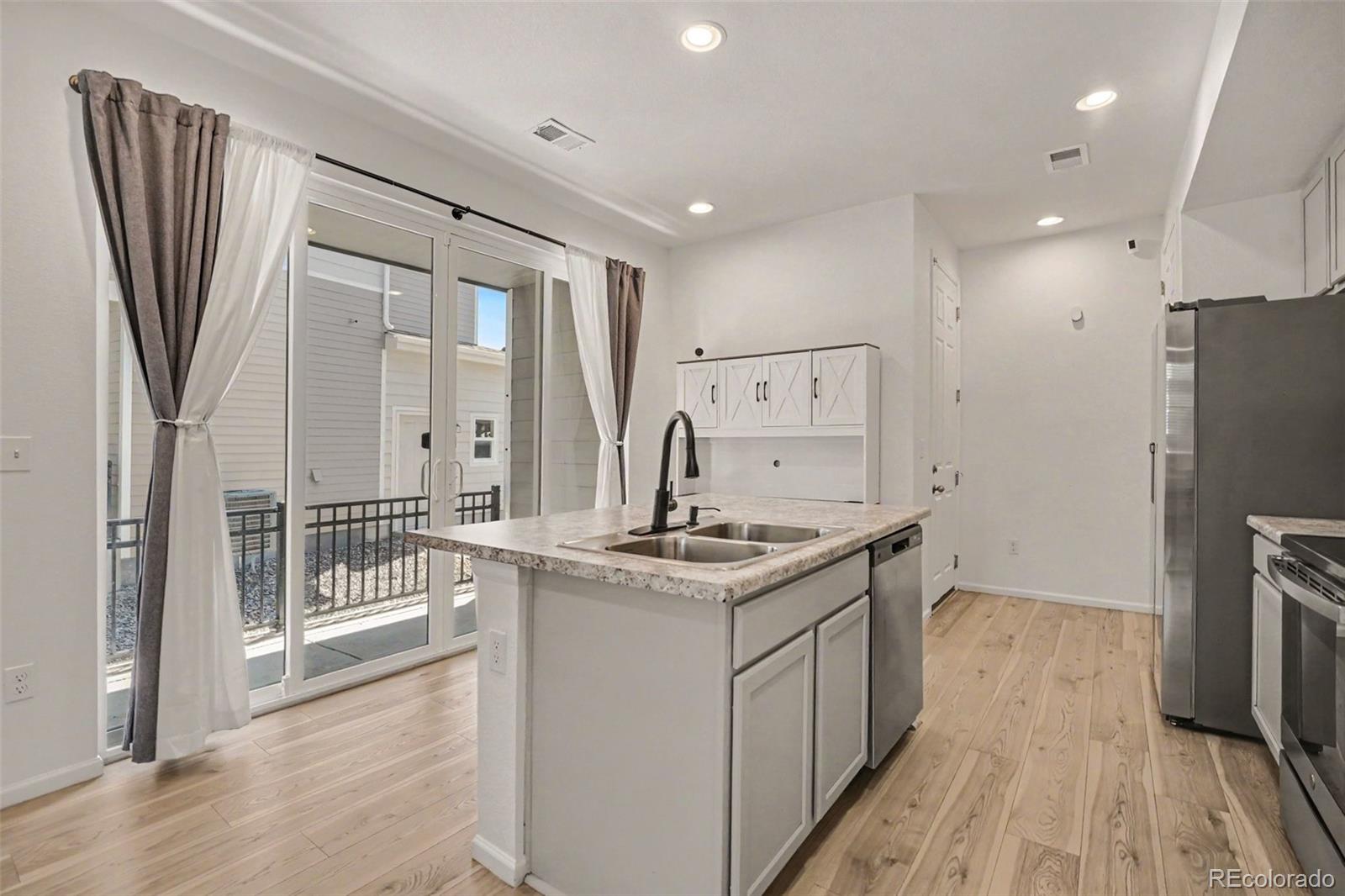 MLS Image #7 for 23527 e 5th place,aurora, Colorado