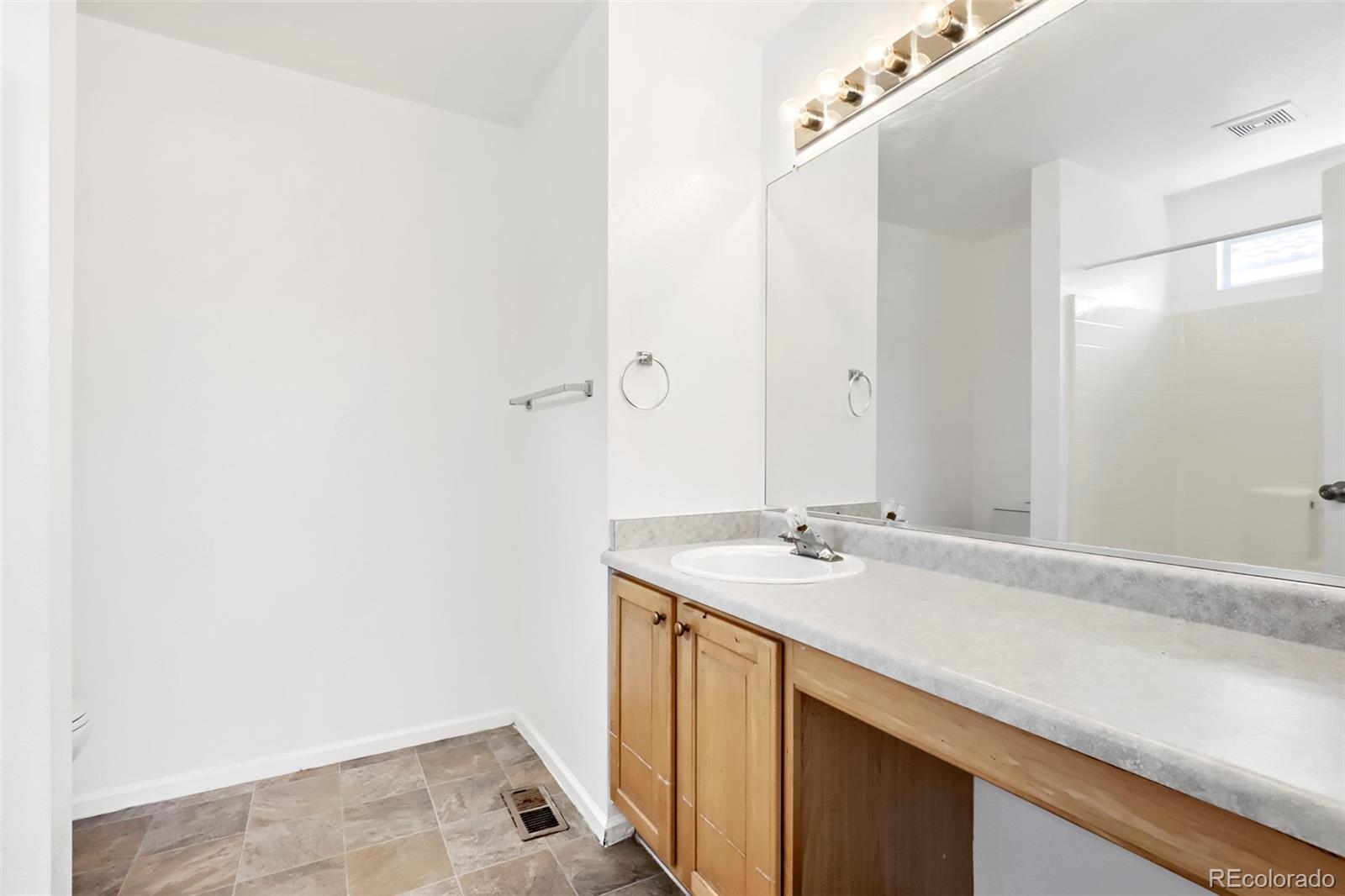 MLS Image #16 for 21004 e 41st place,denver, Colorado