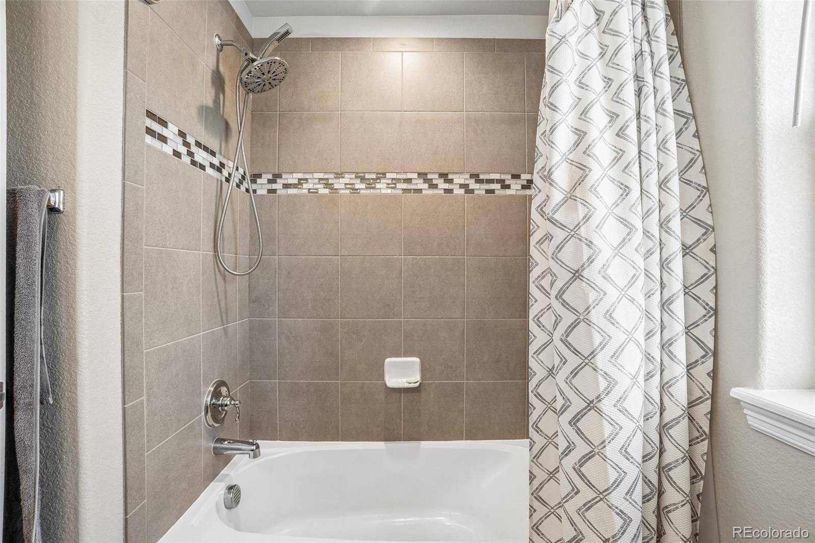 MLS Image #20 for 4988  priors drive,windsor, Colorado