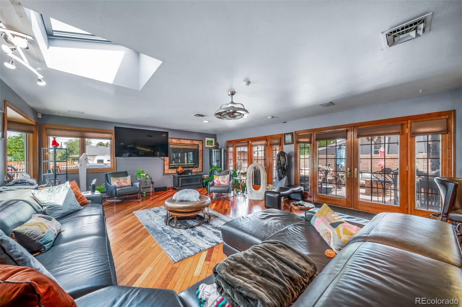 MLS Image #12 for 1590  roslyn street,denver, Colorado
