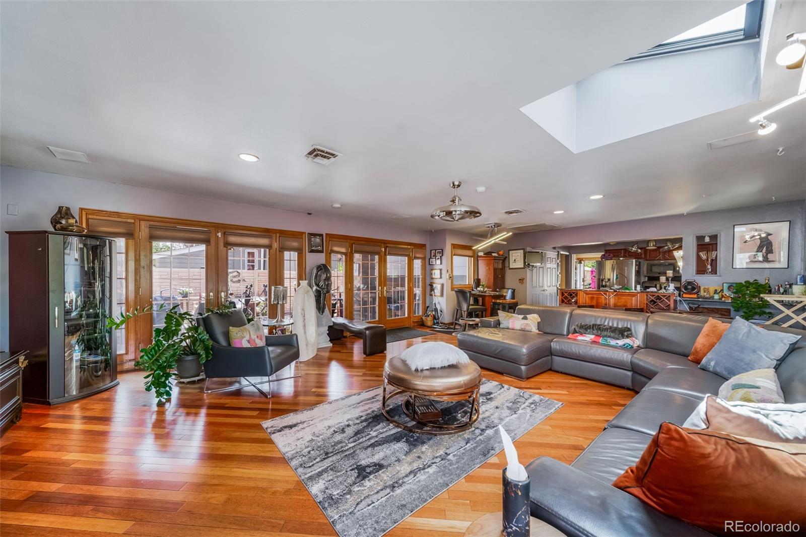 MLS Image #14 for 1590  roslyn street,denver, Colorado