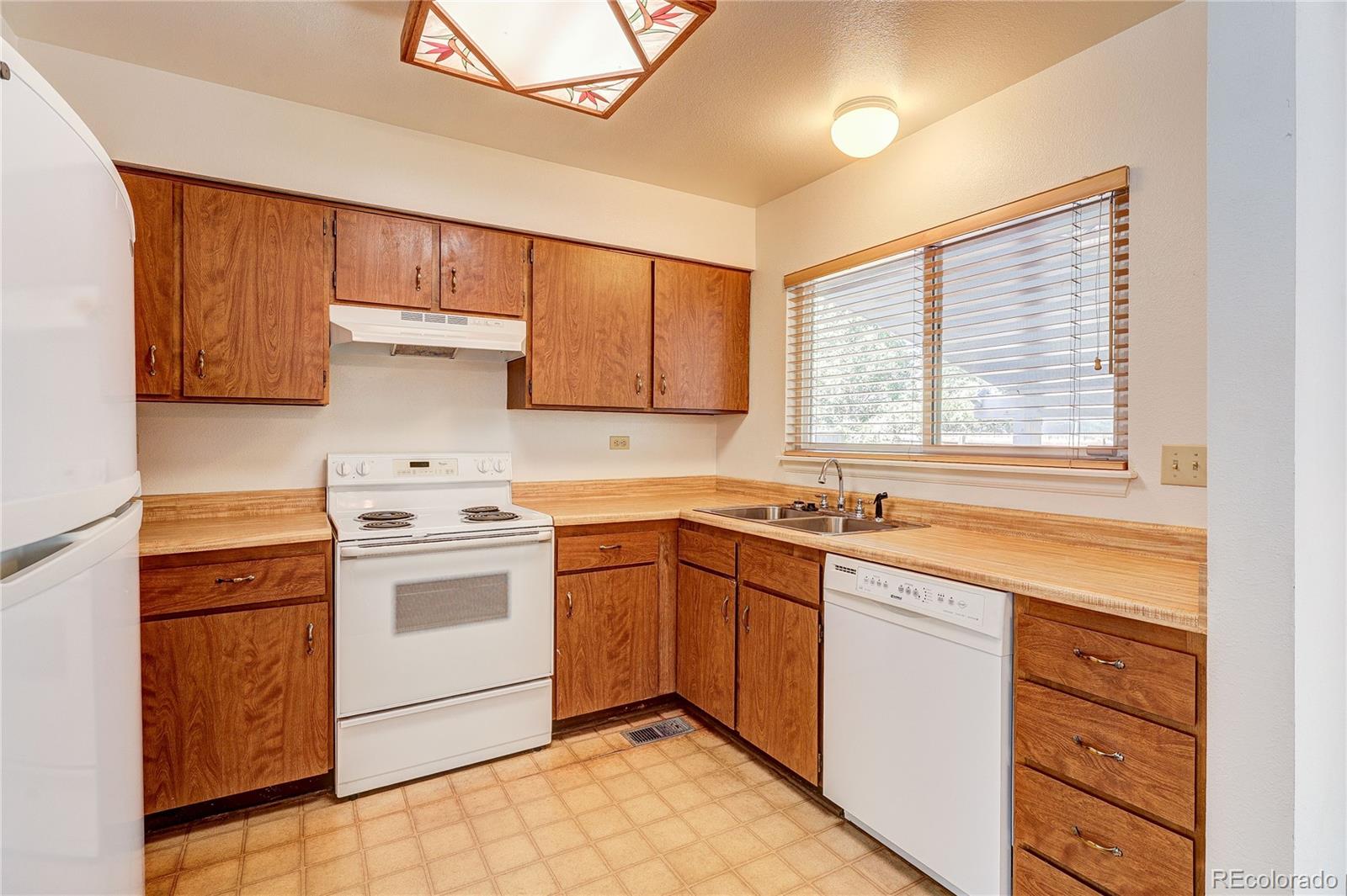 MLS Image #10 for 16085 e oxford drive,aurora, Colorado