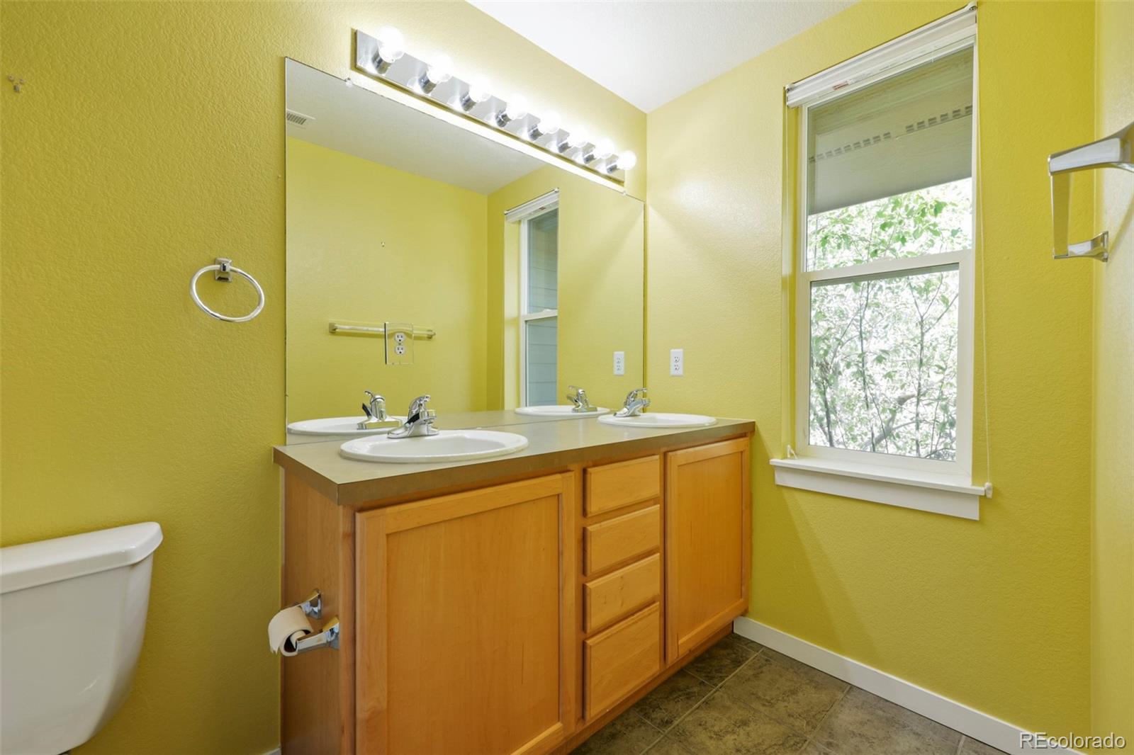 MLS Image #11 for 10343 e 26th avenue,denver, Colorado
