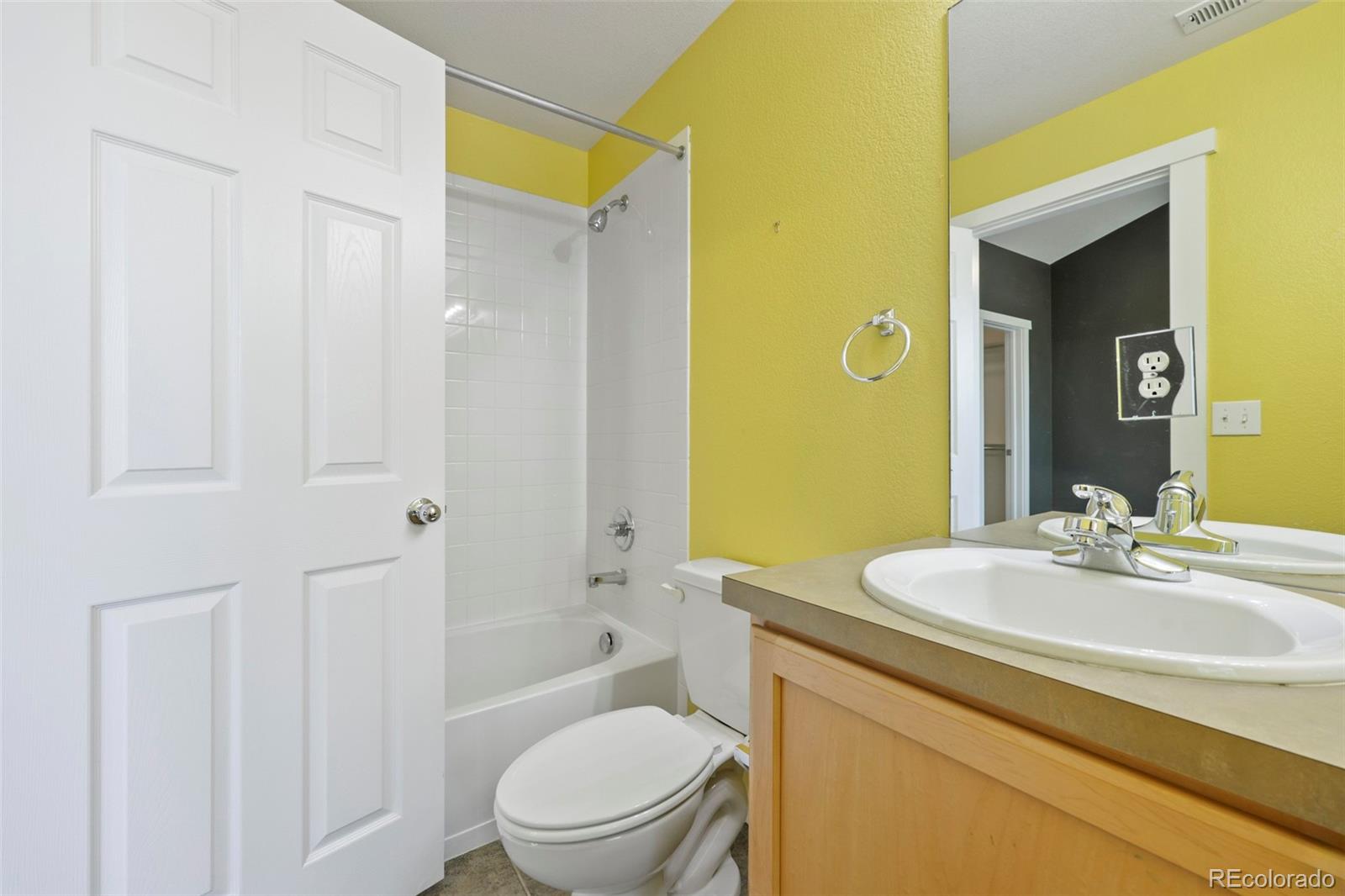 MLS Image #12 for 10343 e 26th avenue,denver, Colorado