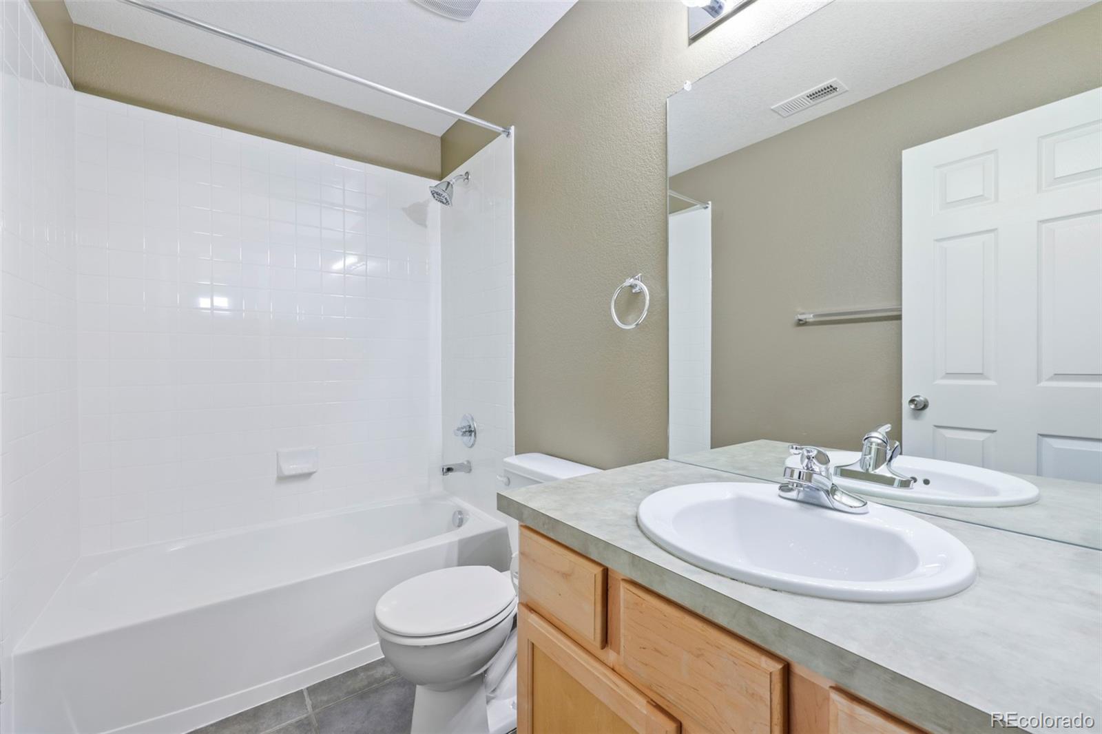 MLS Image #15 for 10343 e 26th avenue,denver, Colorado