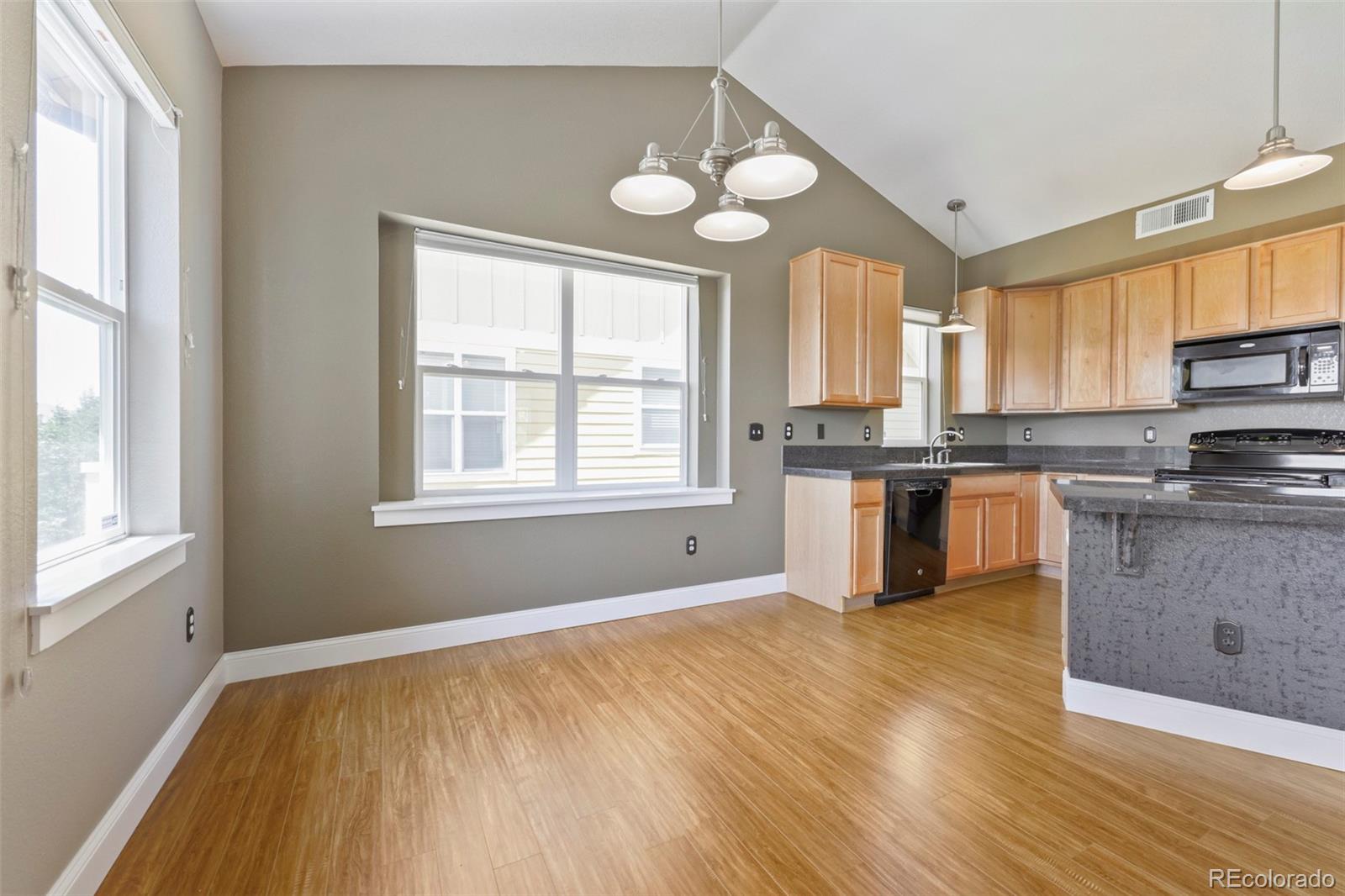 MLS Image #4 for 10343 e 26th avenue,denver, Colorado