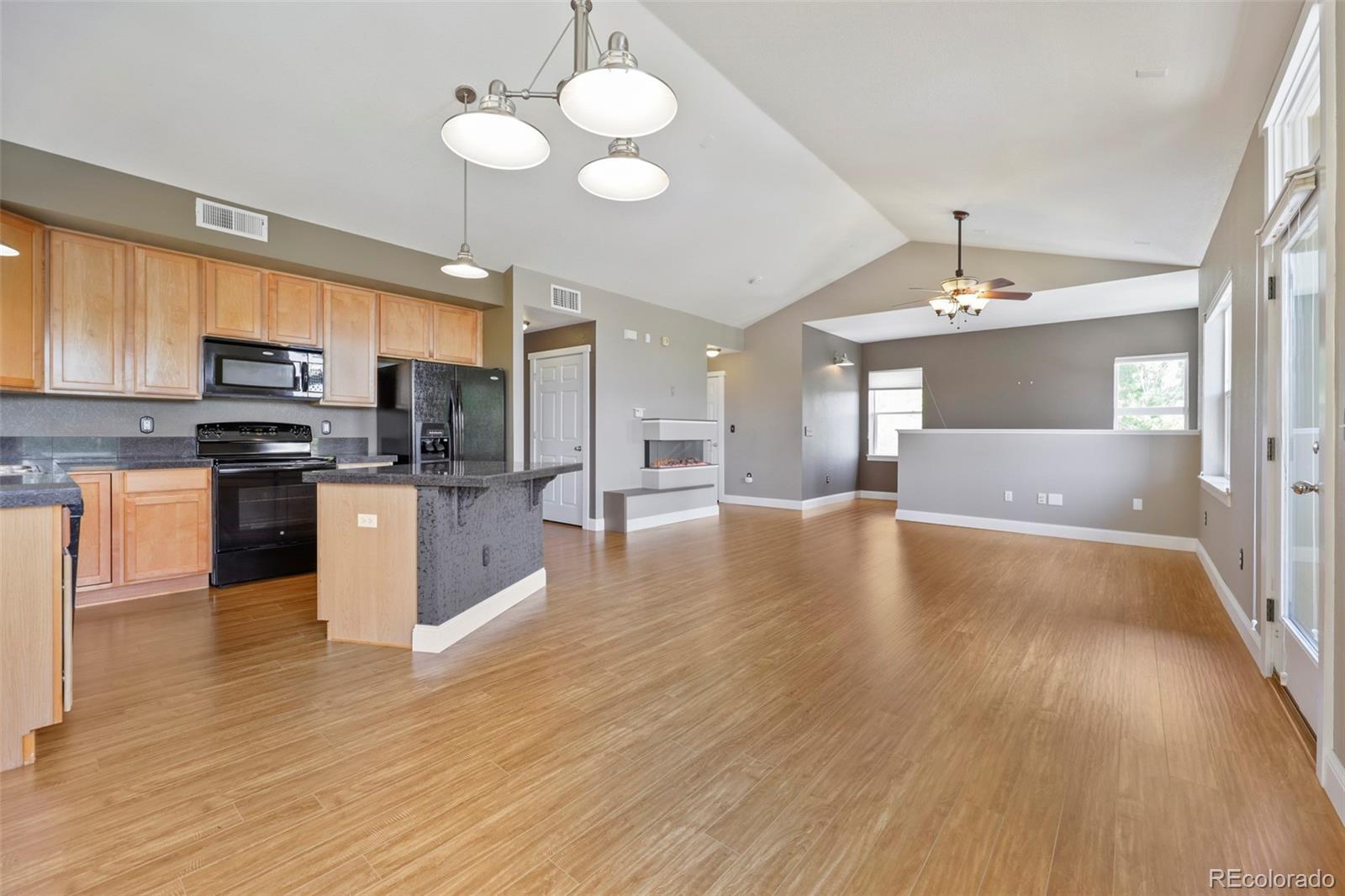 MLS Image #5 for 10343 e 26th avenue,denver, Colorado