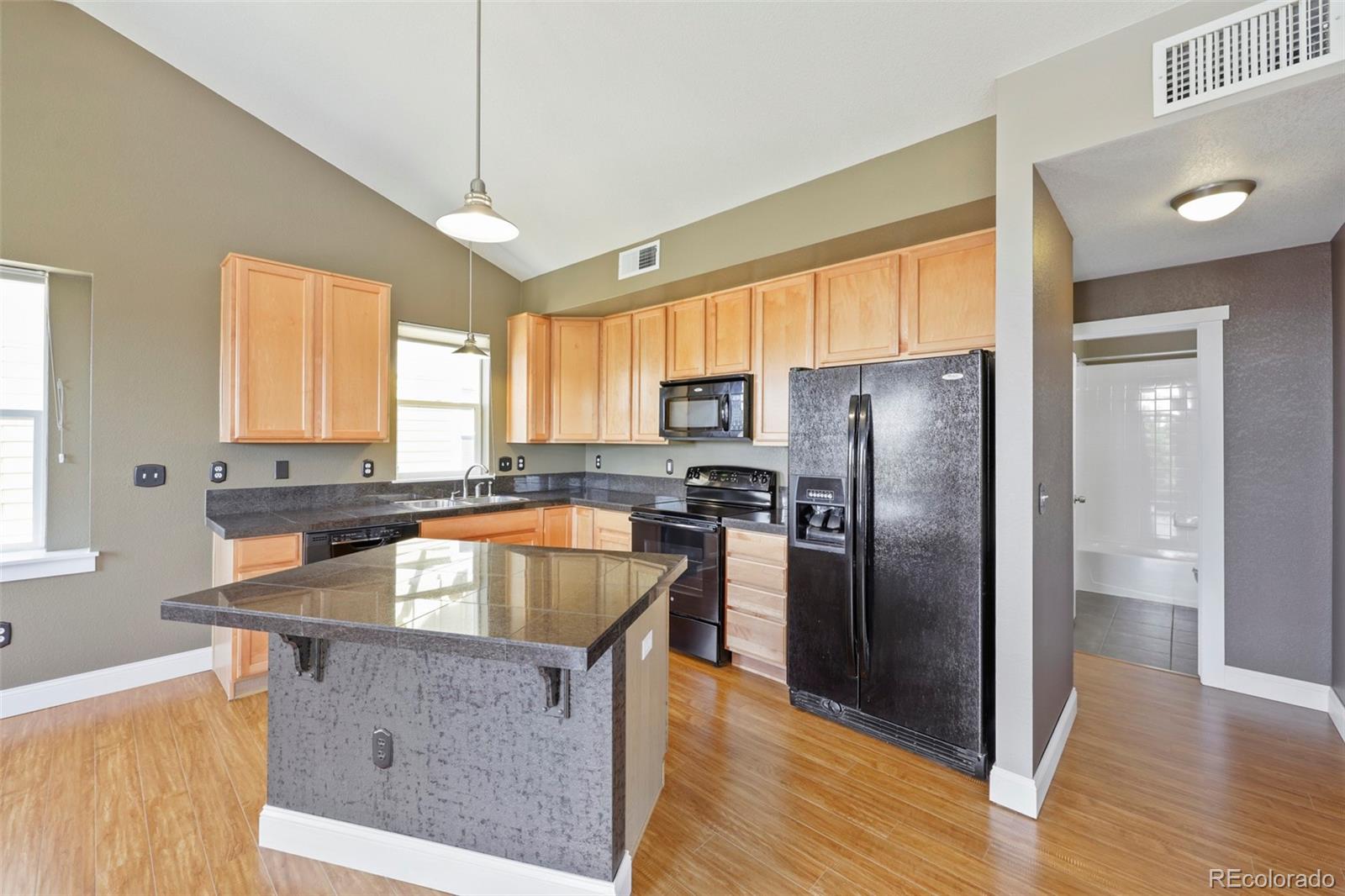 MLS Image #6 for 10343 e 26th avenue,denver, Colorado