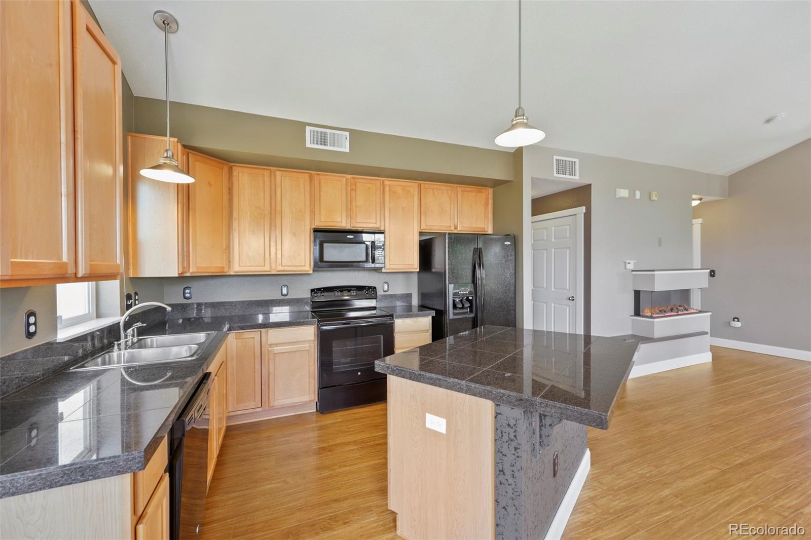 MLS Image #7 for 10343 e 26th avenue,denver, Colorado