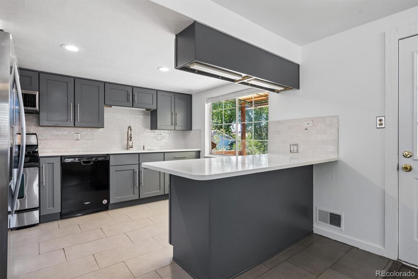 MLS Image #11 for 13473  fitzsimons way,aurora, Colorado