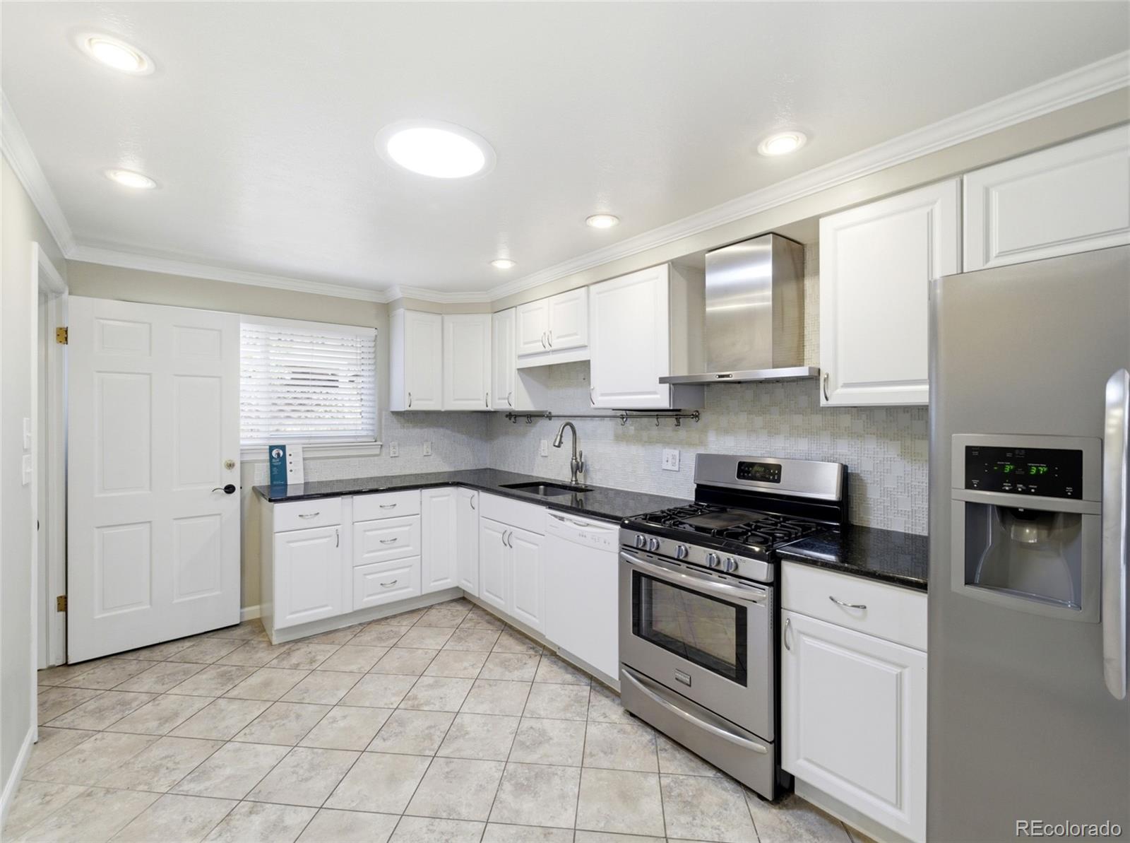 MLS Image #25 for 6651 e ithaca place,denver, Colorado
