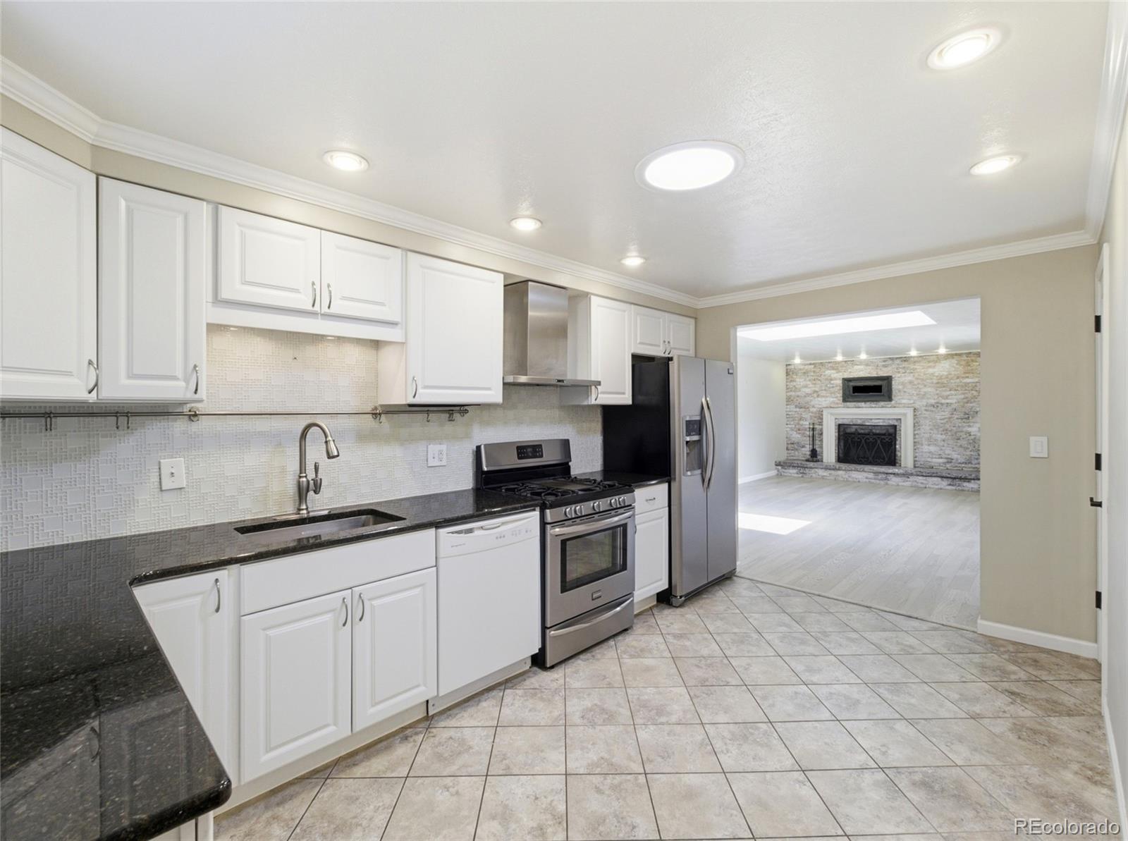 MLS Image #26 for 6651 e ithaca place,denver, Colorado