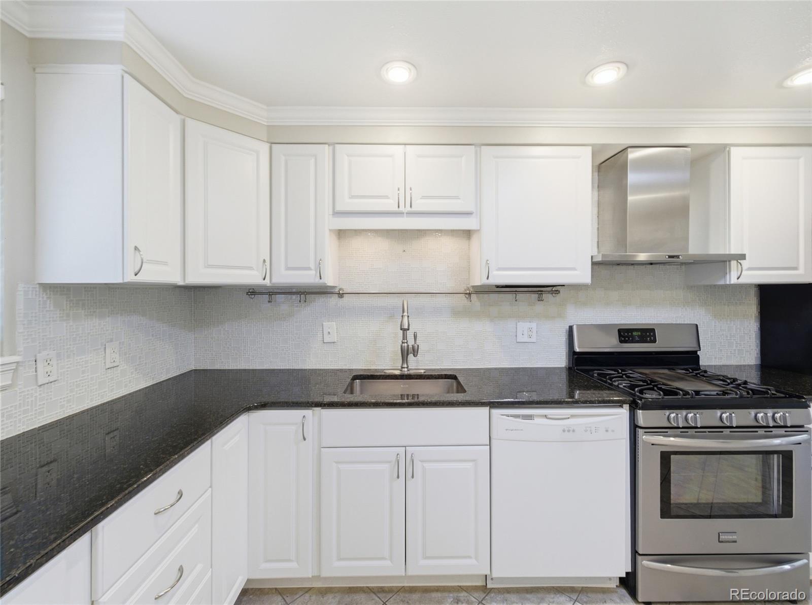 MLS Image #4 for 6651 e ithaca place,denver, Colorado