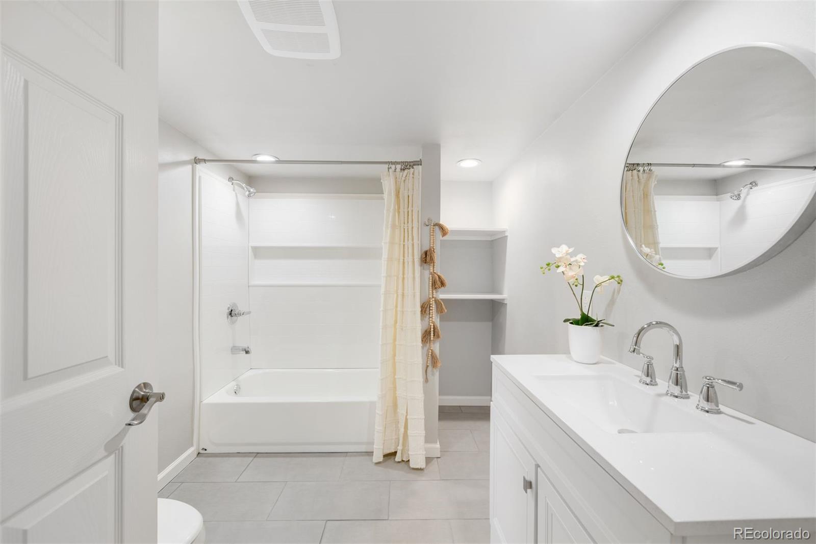 MLS Image #33 for 2290 e columbia place,denver, Colorado