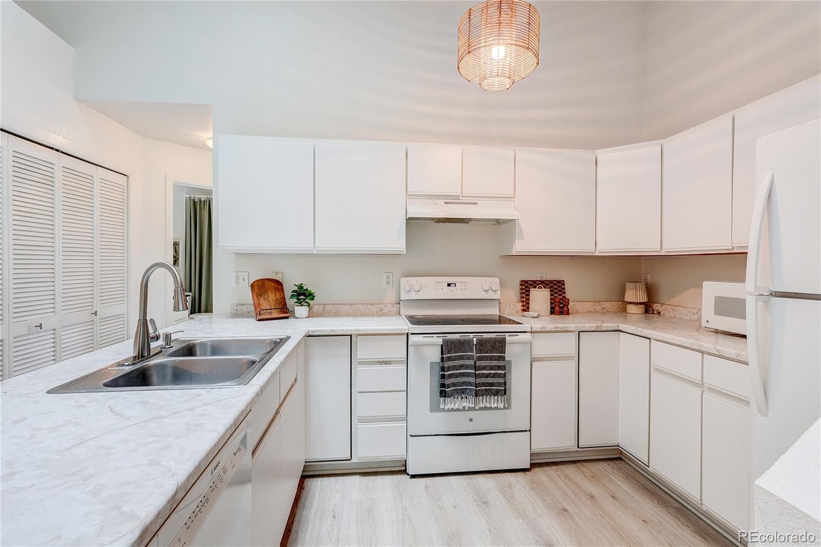 MLS Image #7 for 2812 w centennial drive d,littleton, Colorado