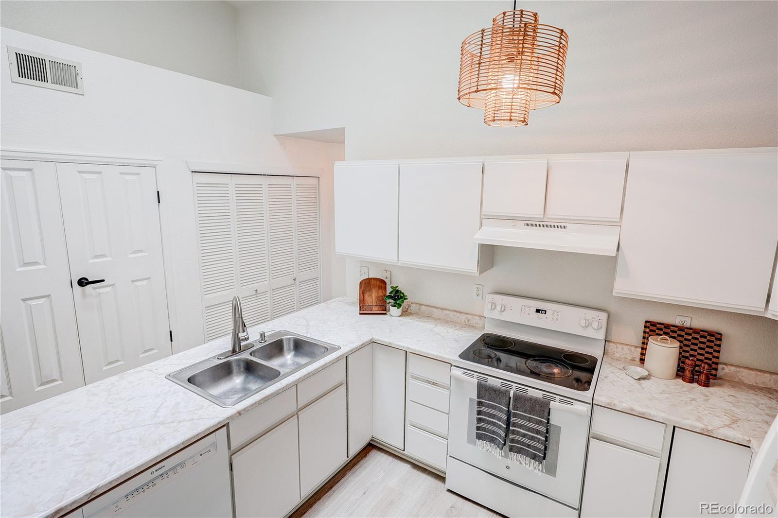 MLS Image #8 for 2812 w centennial drive d,littleton, Colorado