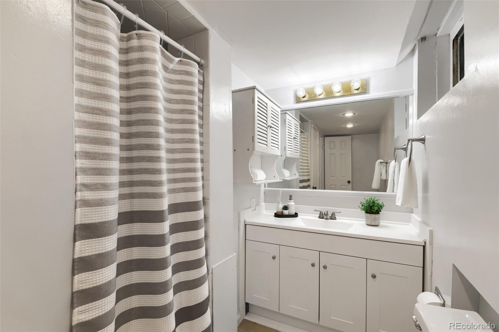 MLS Image #28 for 6859 s foresthill street,littleton, Colorado