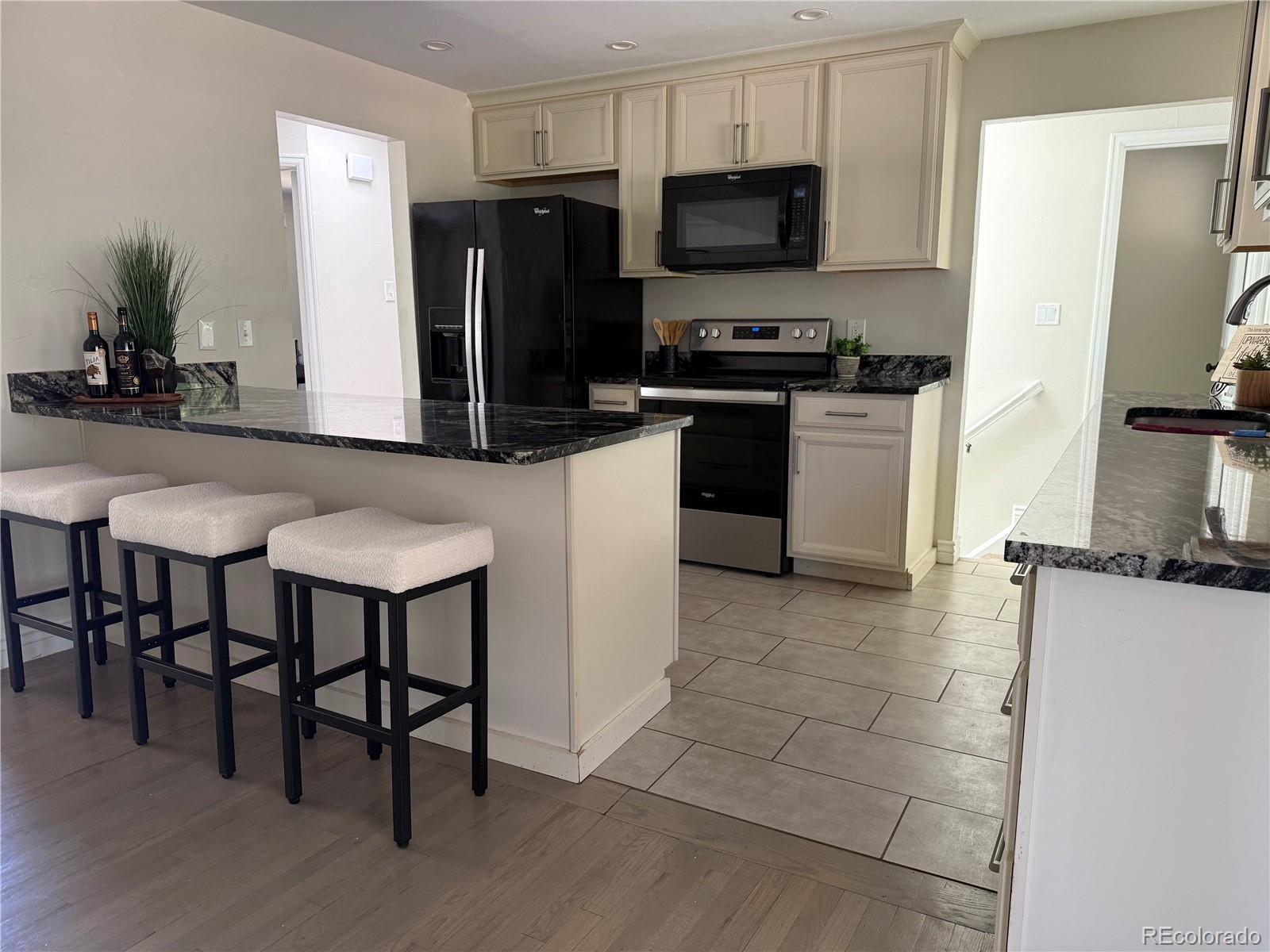 MLS Image #7 for 6859 s foresthill street,littleton, Colorado