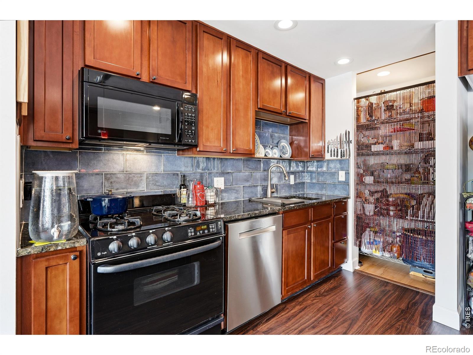 MLS Image #11 for 1630 n clarkson street,denver, Colorado