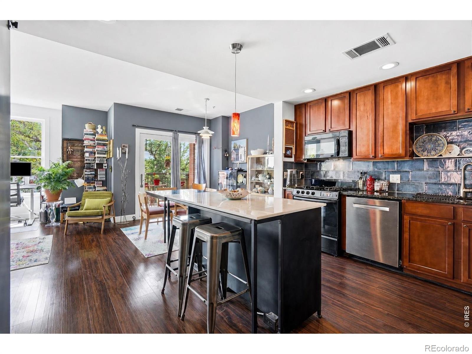 MLS Image #7 for 1630 n clarkson street,denver, Colorado