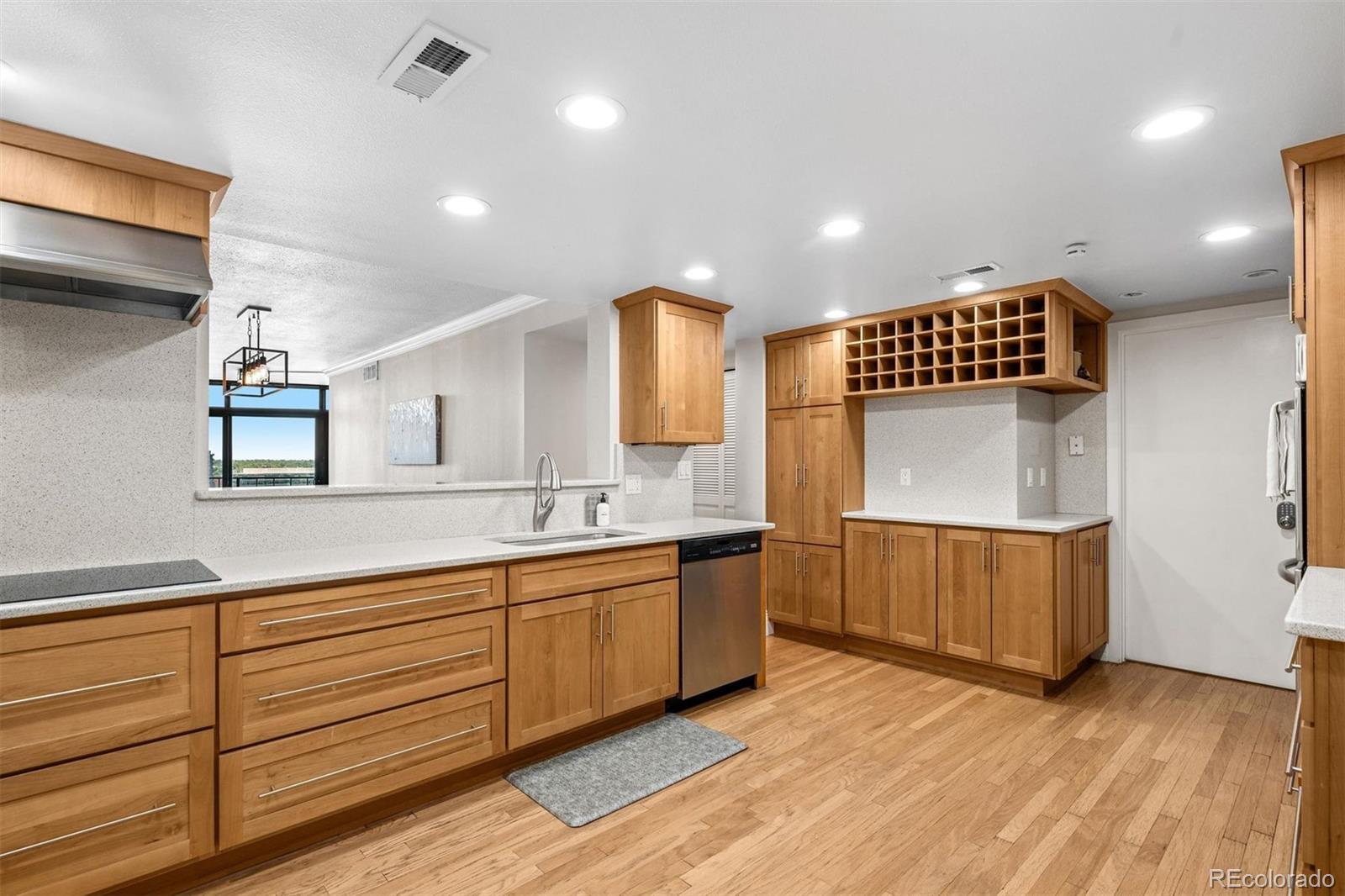 MLS Image #8 for 1777  larimer street,denver, Colorado