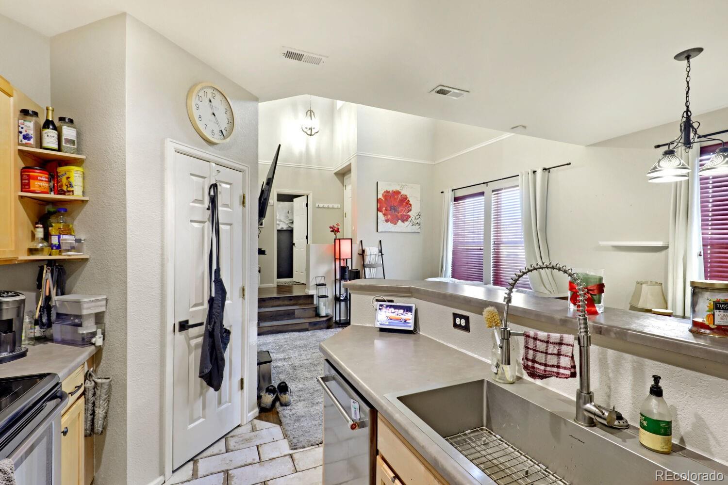 MLS Image #9 for 6703 s winnipeg circle,aurora, Colorado