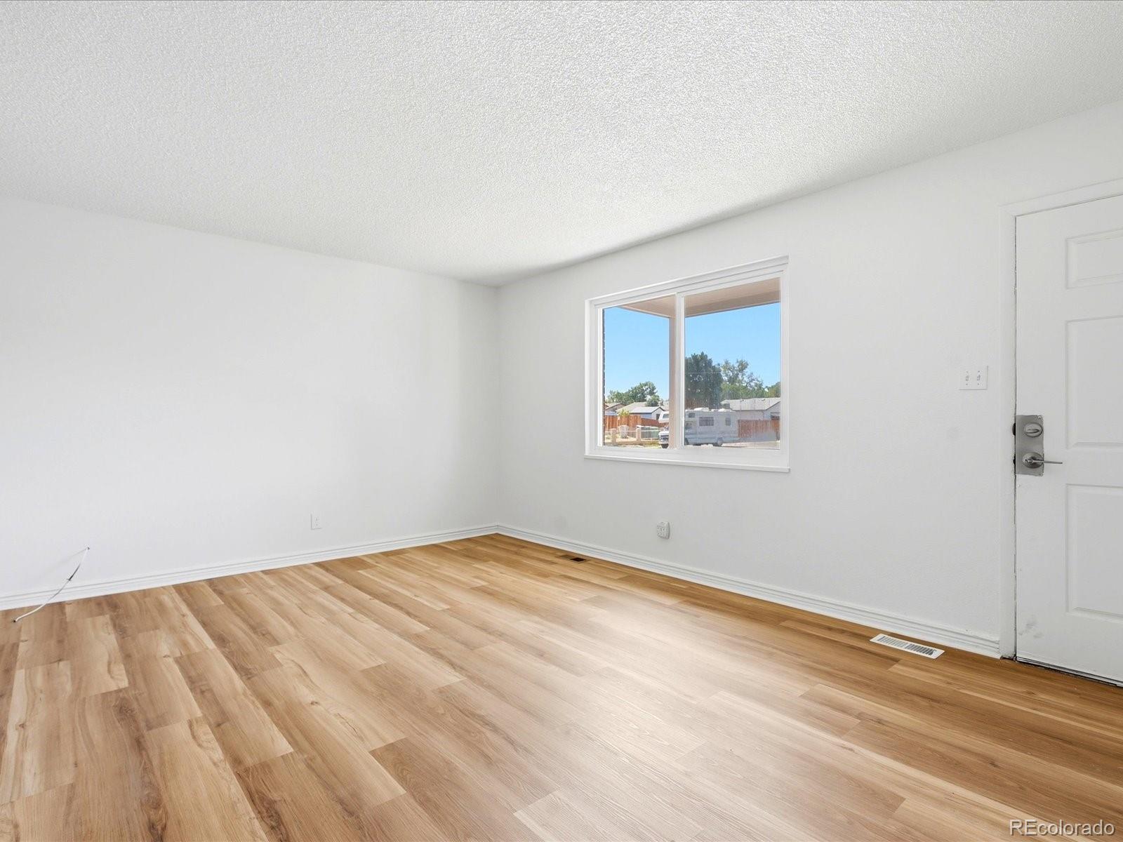 MLS Image #7 for 12265 e 55th avenue,denver, Colorado