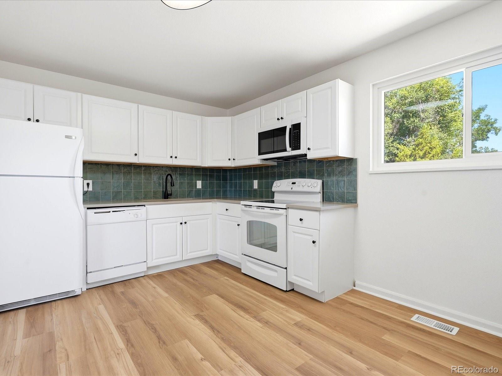 MLS Image #8 for 12265 e 55th avenue,denver, Colorado