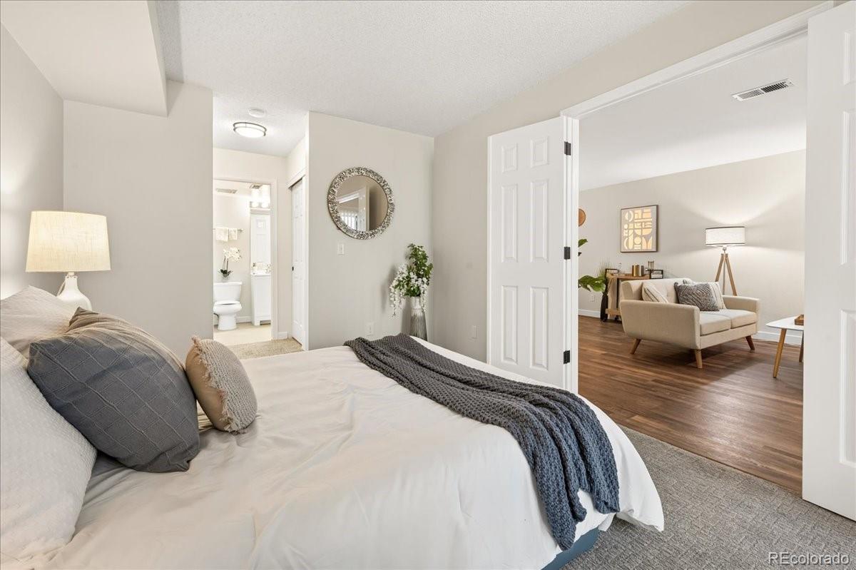 MLS Image #13 for 2575 s syracuse way i06,denver, Colorado