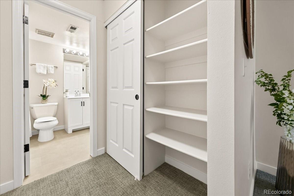 MLS Image #16 for 2575 s syracuse way i06,denver, Colorado
